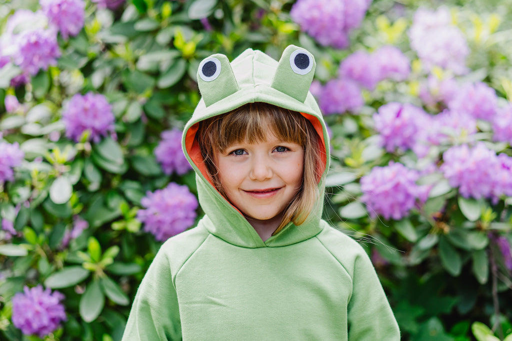 Grüner Hoodie mit Frosch-Augen aus Bio Baumwolle von internaht