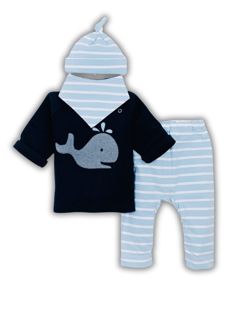 Baby Outfit bestehend aus Baby Pullover mit Wal in Navy, Baby Halstuch und Baby Hose gestreift in Himmelblau-Weiß- alles aus Bio-Baumwolle und in Deutschland genäht von internaht