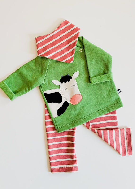 Baby Pullover Kuh aus 100% Bio Baumwolle als Baby Outfit mit gestreifter Baby Hose und Baby Halstuch in Rosenholz-Ecru von internaht