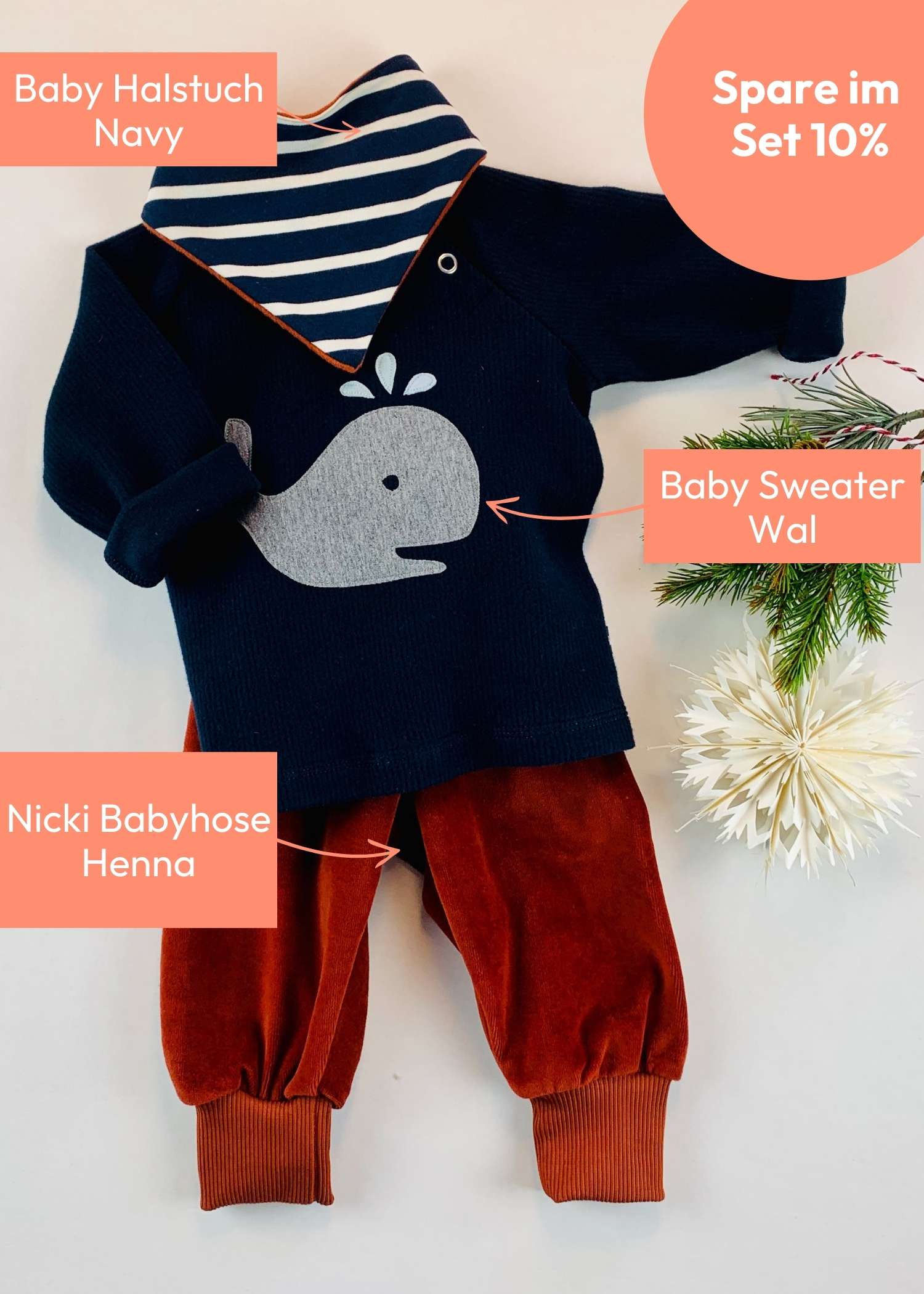 Baby Pullover aus 100% Bio Baumwolle mit Wal von internaht - Baby Outfit bestehend aus Baby Sweater Wal, Nicki Babyhose in Henna und gestreiften Baby Halstuch - alles aus 100% Biobaumwolle von internaht - spare im Set 10%
