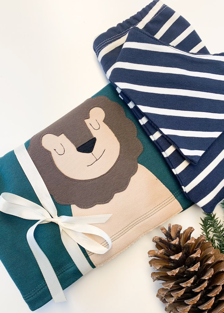 Geschenke für Neugeborene - Baby Set bestehend aus Baby Pullover Löwe, Baby Hose und Baby Halstuch aus 100% Bio Baumwolle von internaht - genäht in Deutschland