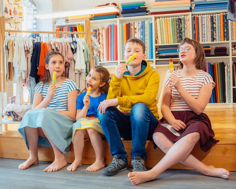 Kindergrößen Tabelle für Bio Kindermode von internaht - die richtige Größe schnell und einfach finden, fröhliche Kinder in Kindermode von internaht