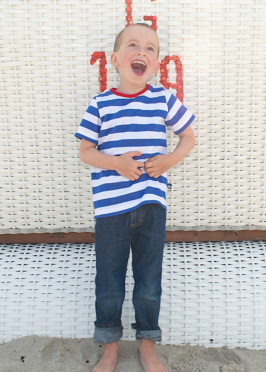 Kinder T-Shirt Bio Baumwolle Royalblau-Weiß Doubleface-Interlock mit rotem Bündchen – handgenäht von internaht in Dresden