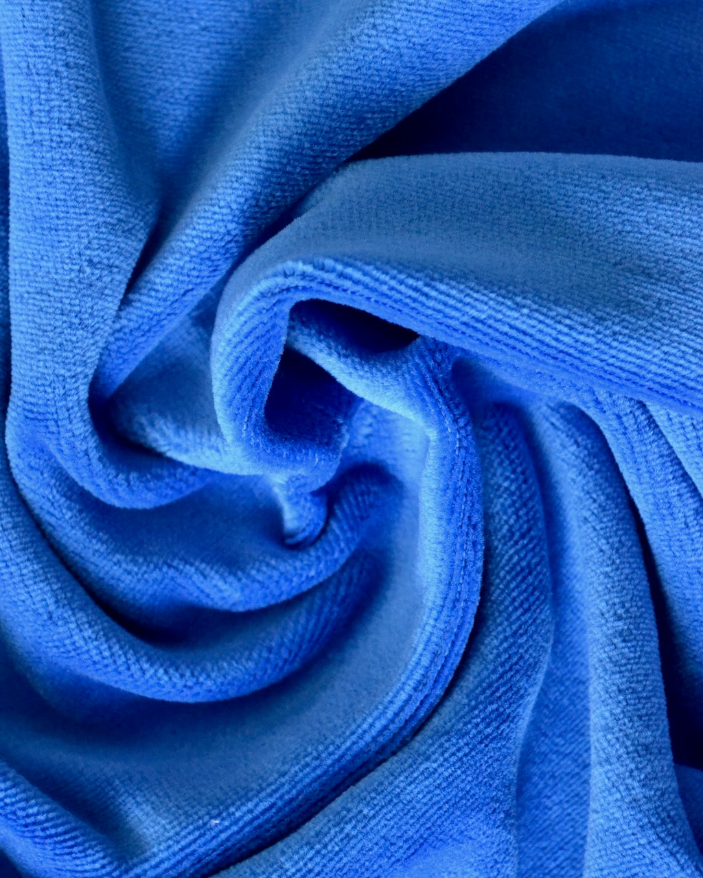 Damen Nicki Pullover in Royalblau - Nahaufnahme des Stoffes aus 100% Bio-Baumwolle - Besonders geschätzt für sein angenehmes Tragegefühl.