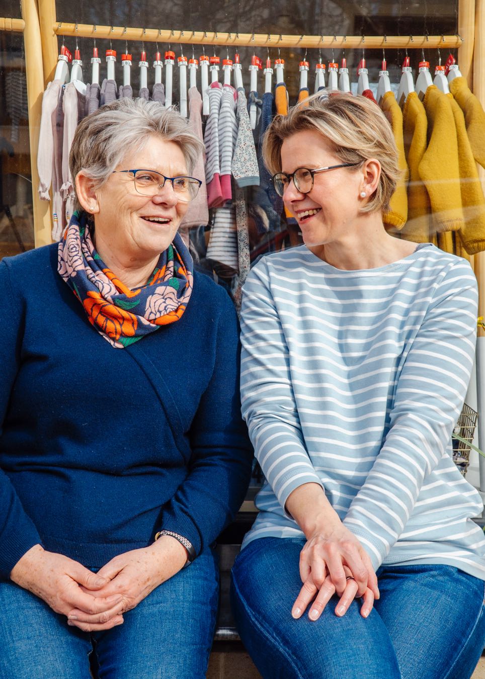 Ringelshirt für Damen aus 97% Bio Baumwolle und 3% Elasthan hellbllau-weiß gestreift, komfortabel und formstabil - genäht von internaht in Dresden