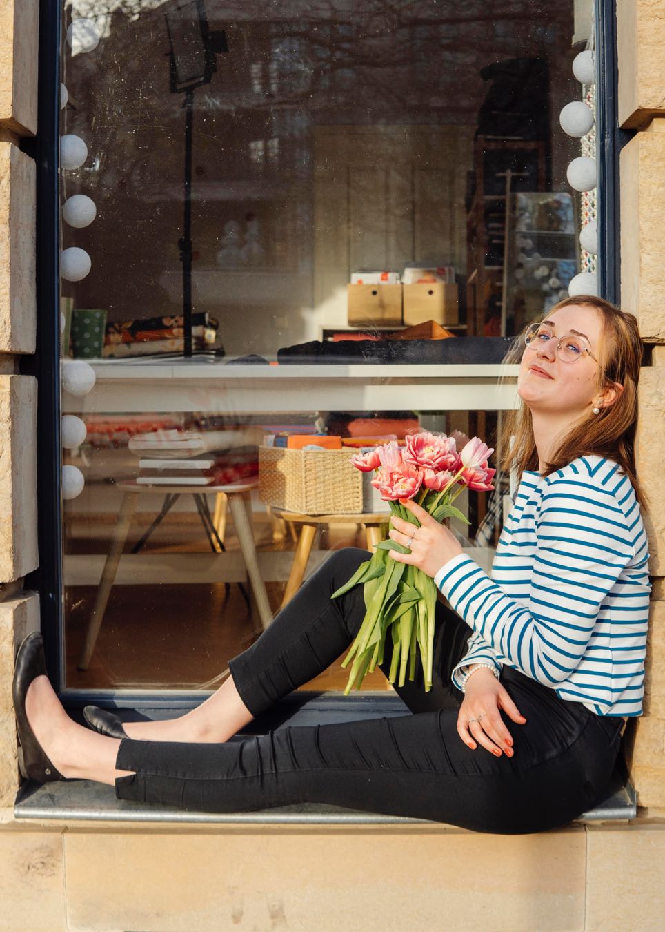 Handgenähtes gestreiftes Shirt für Damen, komfortabel und formstabil in weiß-petroll