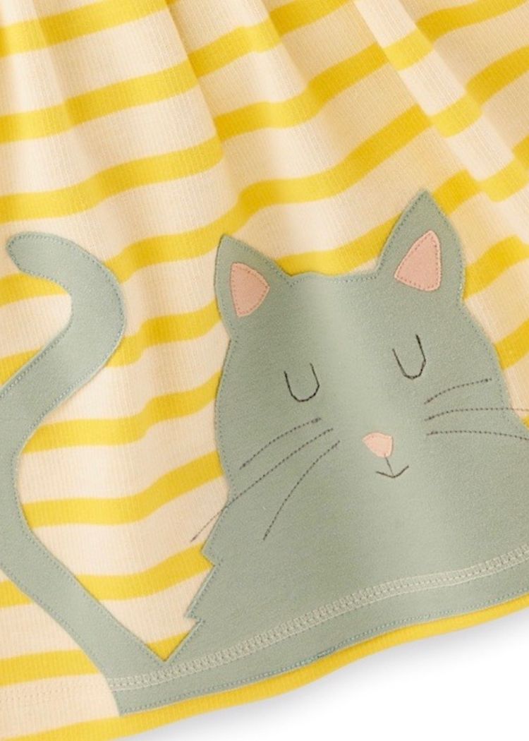 Schöne Mädchenkleidung aus zertifizierten Biostoffen und liebevollen Katzenmotiv - handgemacht in Dresden