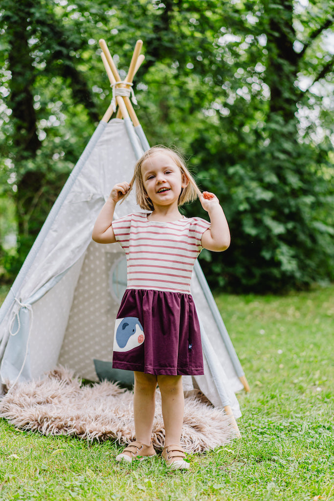 Schöne Mädchenkleidung aus zertifizierten Biostoffen und liebevollen Meerschweinchen-Motiv - handgemacht in Dresden