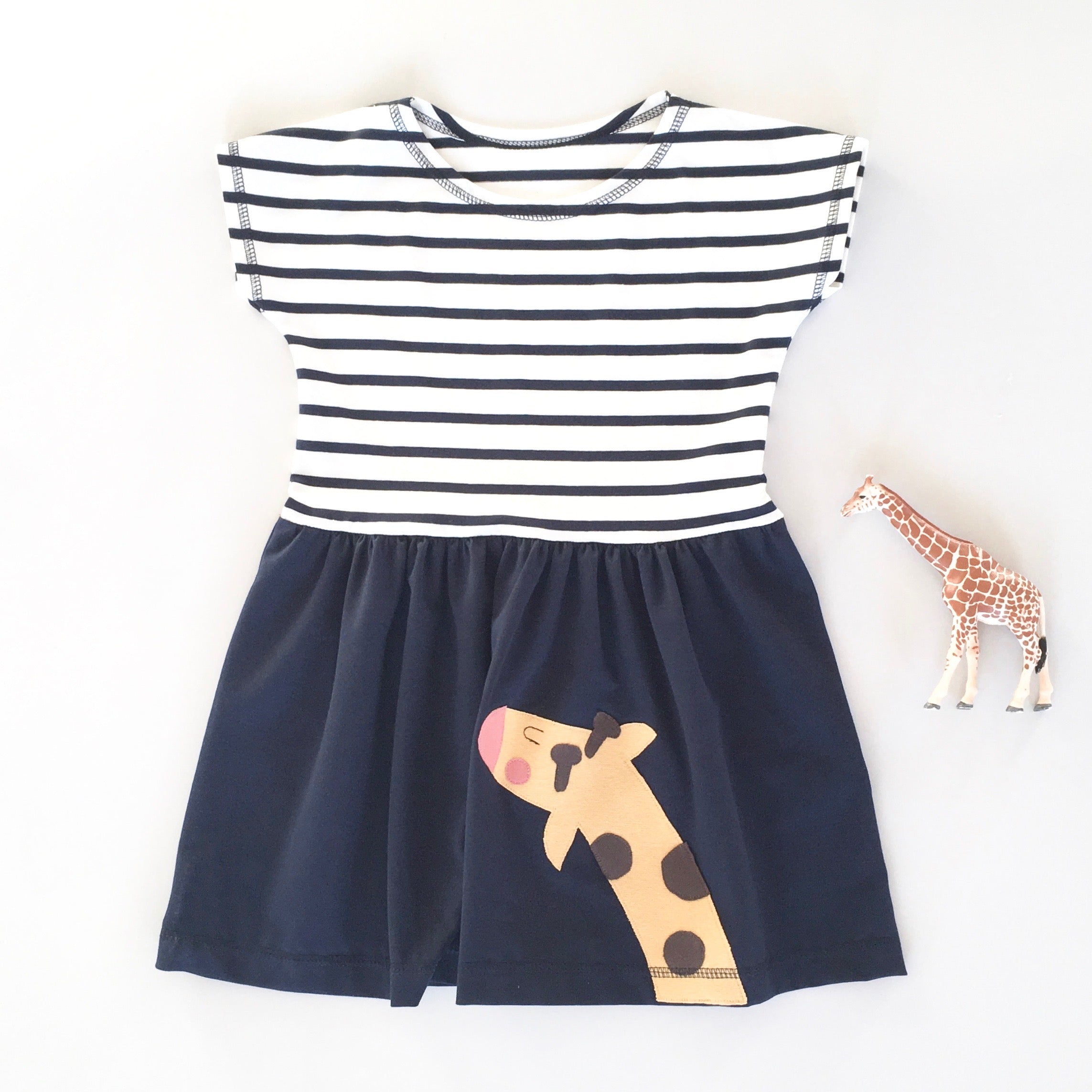 Blau gestreiftes T-Shirt Kleid mit Applikation Giraffe aus Bio Baumwolle von internaht