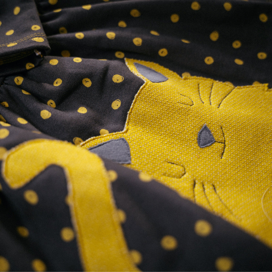 Gepunktetes Sweatkleid mit gelber Katze für Mädchen von internaht