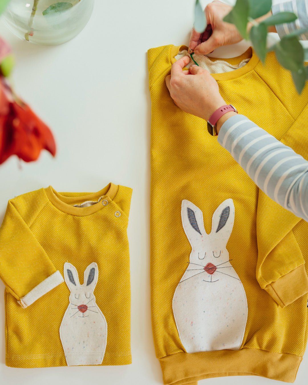 Sale Bio Kindermode günstig - Gelber Schneehasen Sweater von internaht 