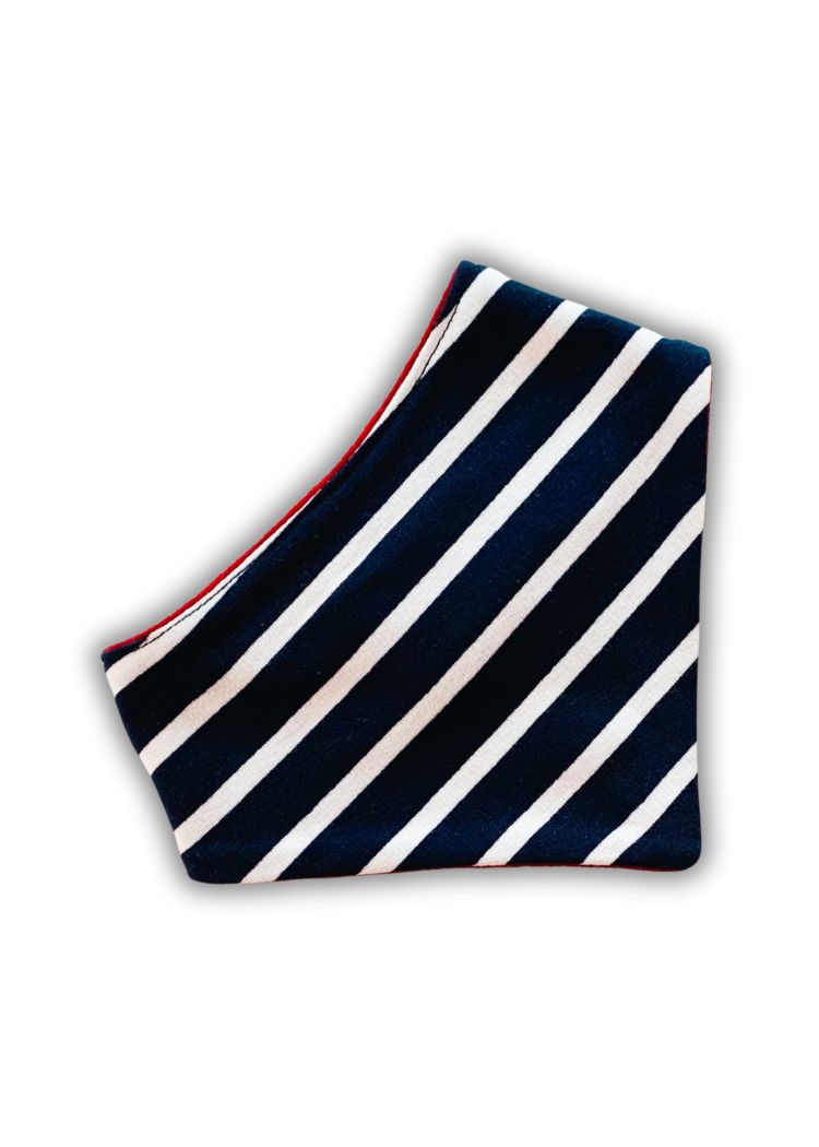 Baby Halstuch gestreift - Vorderseite Navy-Ecru, Rückseite weicher Bio-Sweat in Rot aus zertifizierter Bio-Baumwolle. Mitwachsend, doppellagig und saugfähig – ideal für jedes Baby Outfit! Jetzt im Set erhältlich.