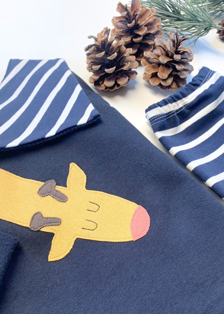 Nachhaltige Geschenke zur Geburt - Baby Set Giraffe mit Baby Pullover, Baby Hose und Baby Halstuch aus 100% Bio Baumwolle genäht von internaht in Deutschland