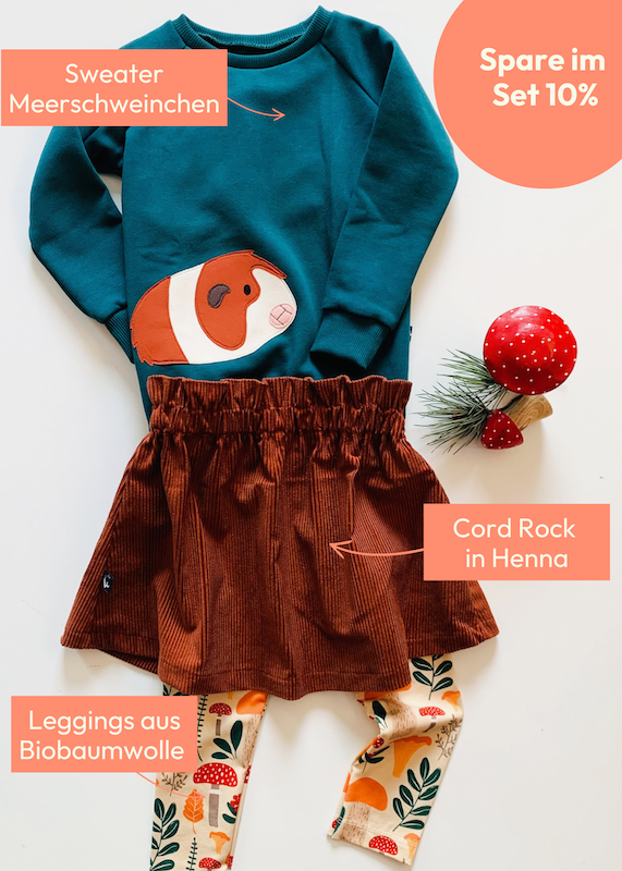Fröhliches Kinder-Outfit mit Meerschweinchen Pullover in Dunkelgrün, Cord Rock in Henna und Leggings mit Herbstpilzen aus Biobaumwolle von internaht