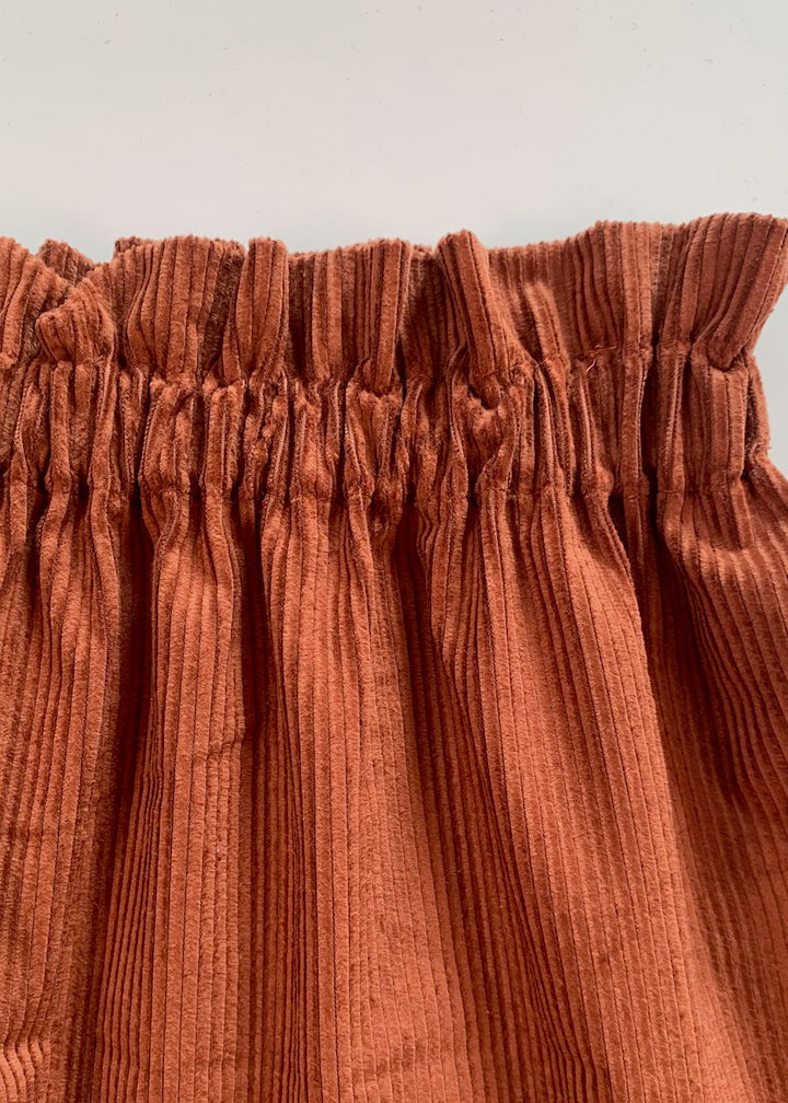 Detail zum Cord Rock für Kinder in Henna mit Paperbag-Bund aus 100% Biobaumwolle von internaht
