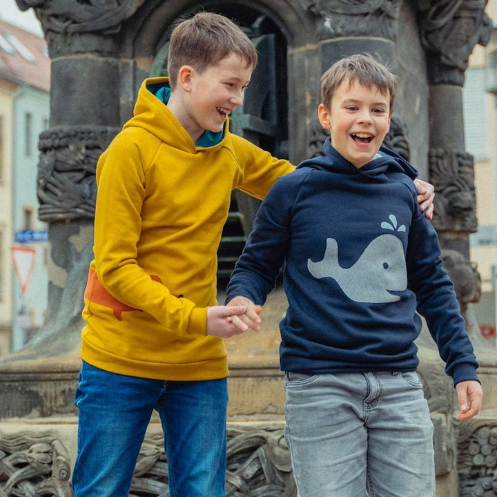 Kinder Hoodie mit Wal und Kinder Hoodie mit Dackel beide aus 100% Bio-Baumwolle genäht von internaht in Dresden