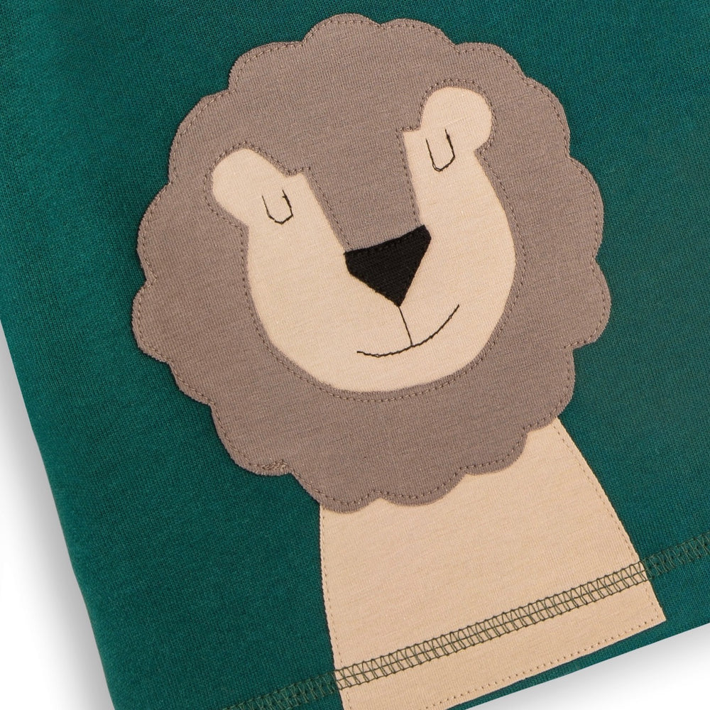 Kinder T Shirt für Jungen aus Bio Baumwolle mit Löwe von internaht aus Dresden - Nahaufnahme der Applikation