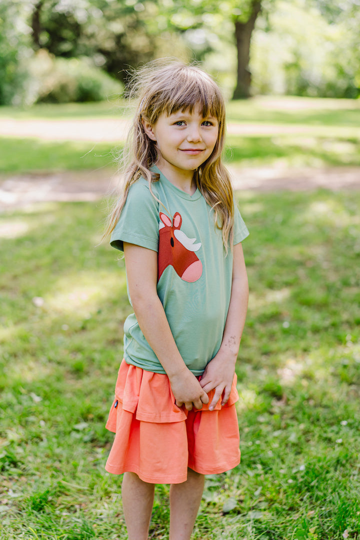 Kinder T Shirt für Mädchen aus Bio Baumwolle mit Pferd und Stufenrock von internaht aus Dresden