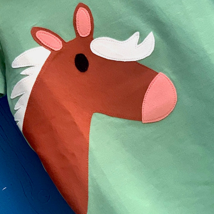 Kinder T Shirt für Mädchen aus Bio Baumwolle mit Pferdemotiv von internaht aus Dresden
