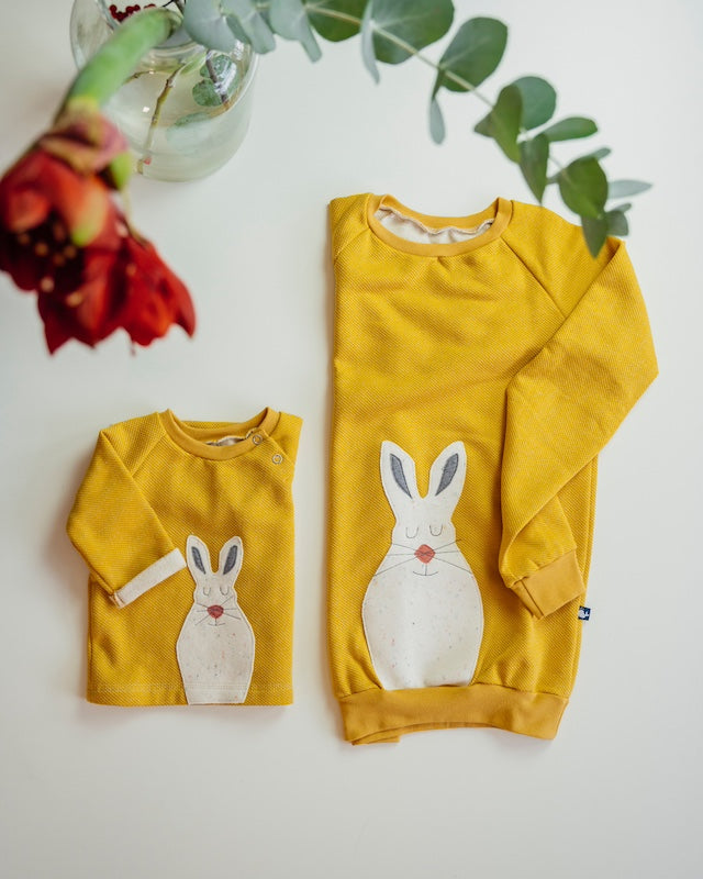  Nachhaltige Kleidung aus Deutschland, die Kinder glücklich macht! Schneehasen-Sweater aus 100% Bio-Baumwolle von internaht aus Dresden