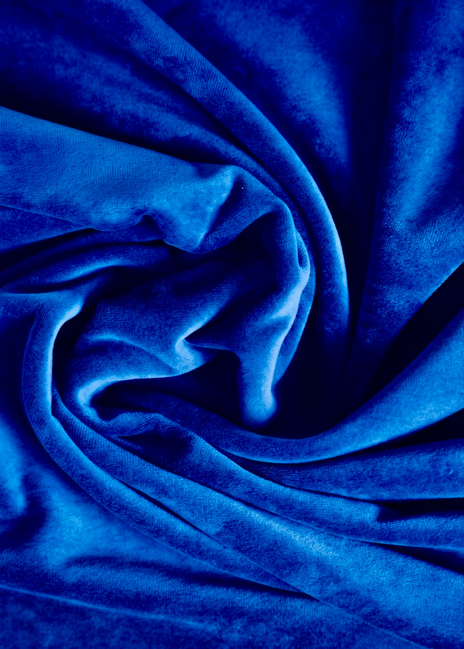 Samtig weicher Nickistoff aus 100 % Bio-Baumwolle in Royalblau