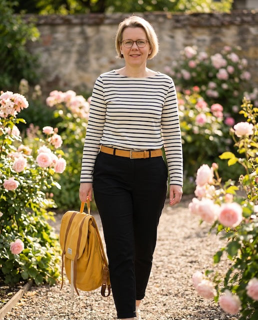 Ringelshirt Damen aus Bio-Bauwolle in ecru-navy gestreift, ideal für Alltag und Arbeit fair genäht im Dresdner Atelier von internaht