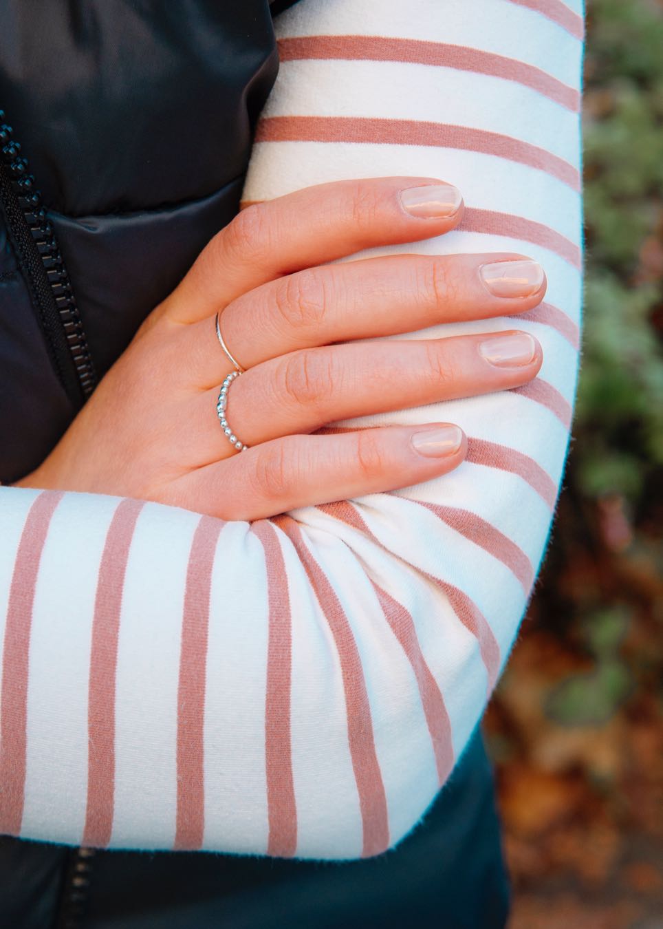 Ringelshirt Damen aus Bio Baumwolle in Ecru-Rosenholz genäht in Dresden von internaht - Nahaufnahme des hochwertigen Biostoffes