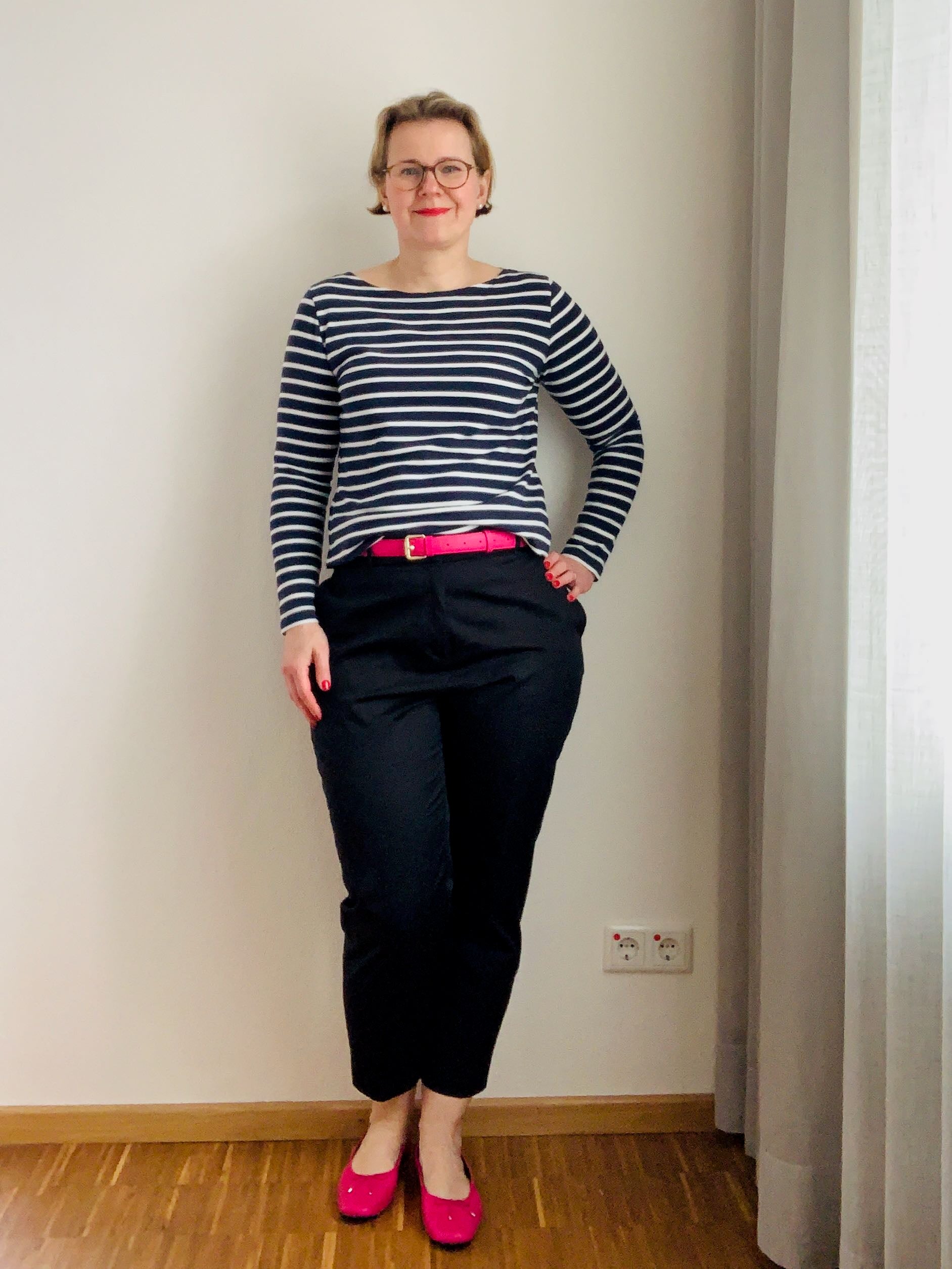 Ringelshirt Damen aus Bio-Baumwolle navy-ecru gestreift, ideal für Alltag und Arbeit, fair genäht im Dresdner Atelier von internaht