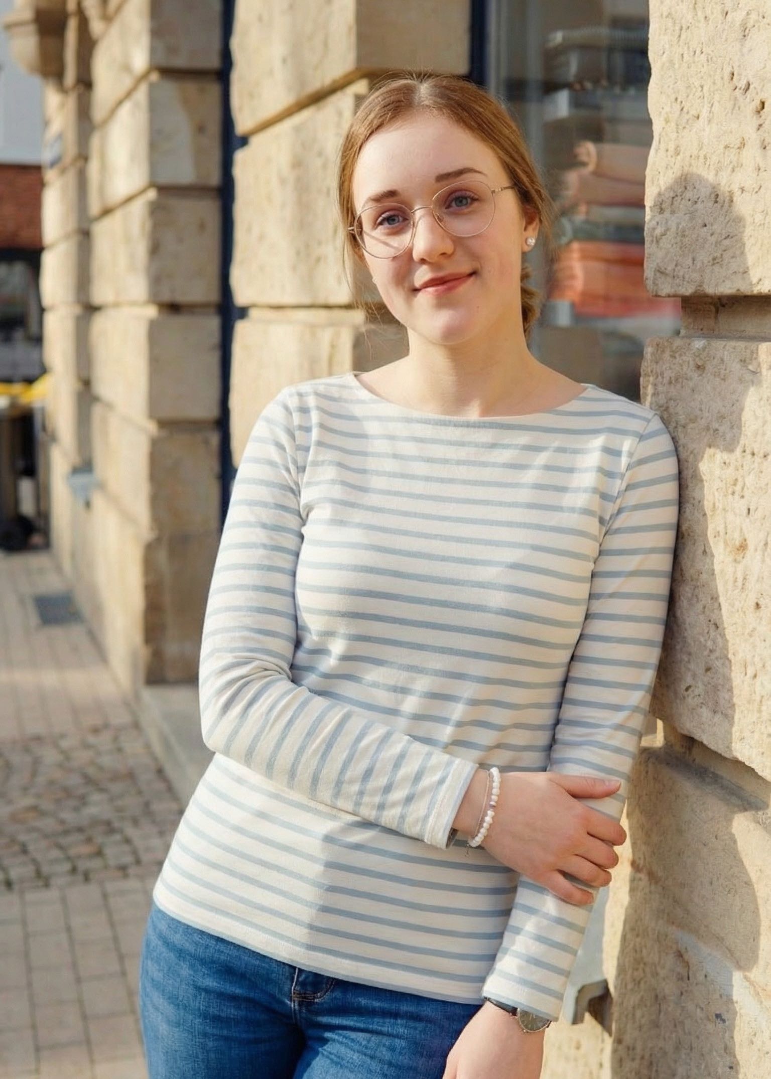 Ringelshirt Damen aus Bio-Bauwolle in weiß-hellblau, ideal für Alltag und Arbeit fair genäht im Dresdner Atelier von internaht