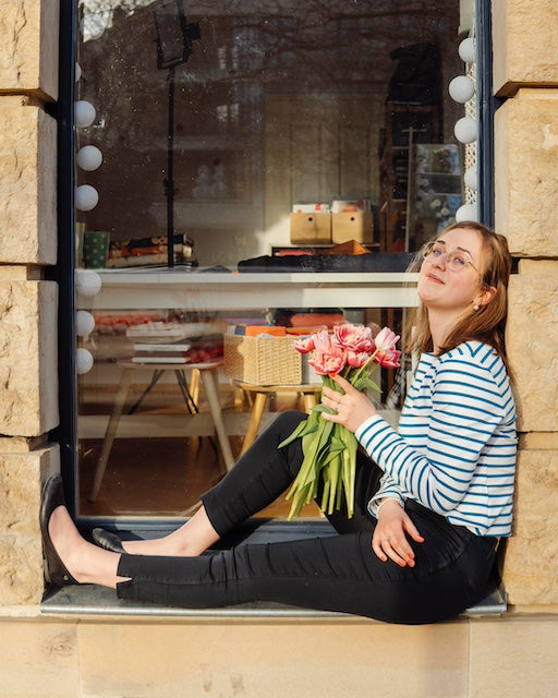 Handgenähtes gestreiftes Shirt für Damen, komfortabel und formstabil in weiß-petroll