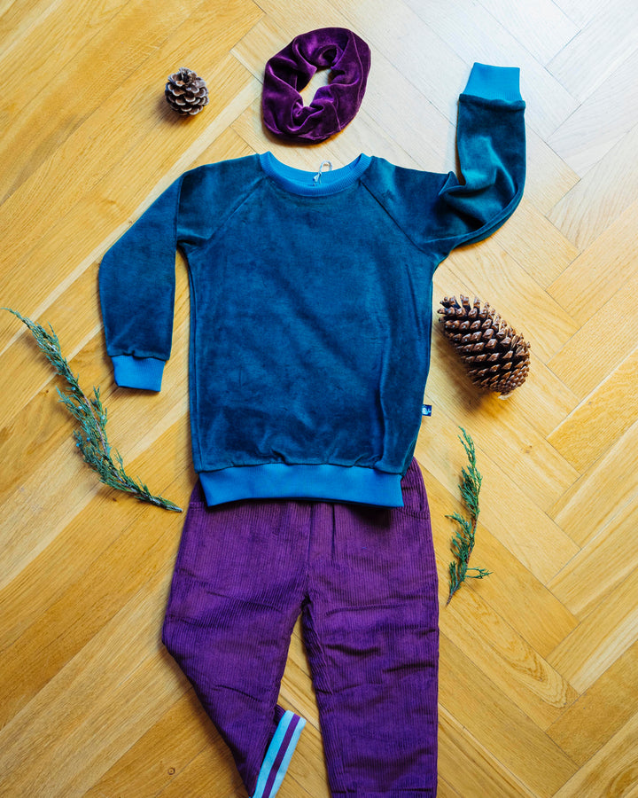 Outfit für Kinder: Nicki Pullover und Cordhose aus 100% Bio Baumwolle