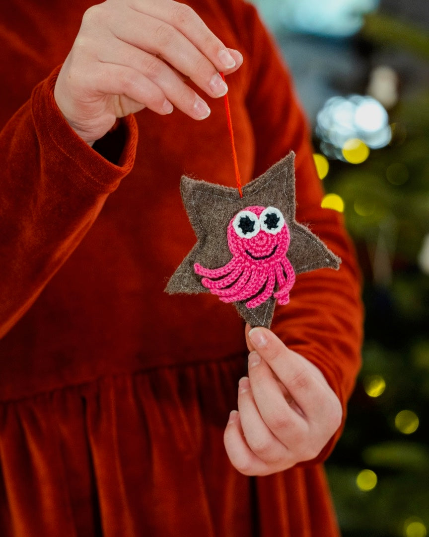 Samtkleid für Mädchen in Henna aus 100% Bio-Baumwolle ohne Chemiefasern von internaht - schönes Outfit für festliche Anlässe