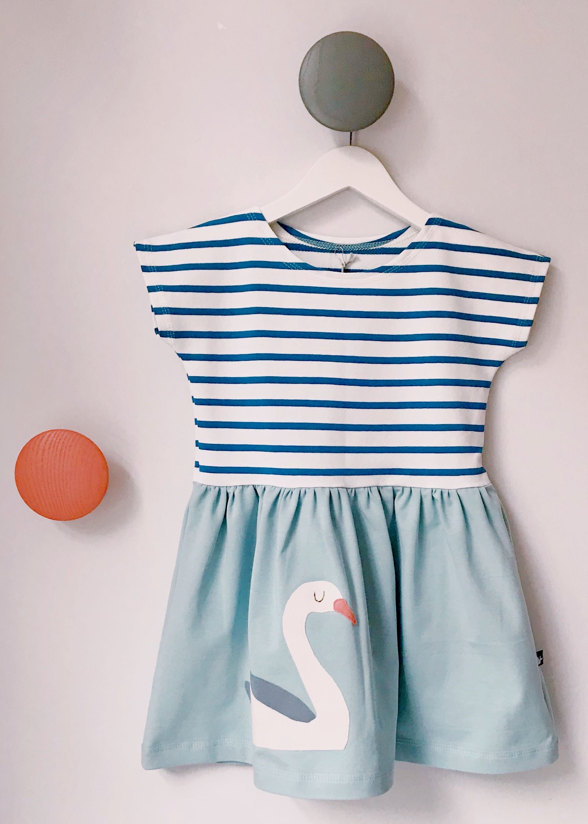 Kinder Sommerkleid Mädchen nachhaltig & weich mit Schwanmotiv aus 100% Bio Baumwolle