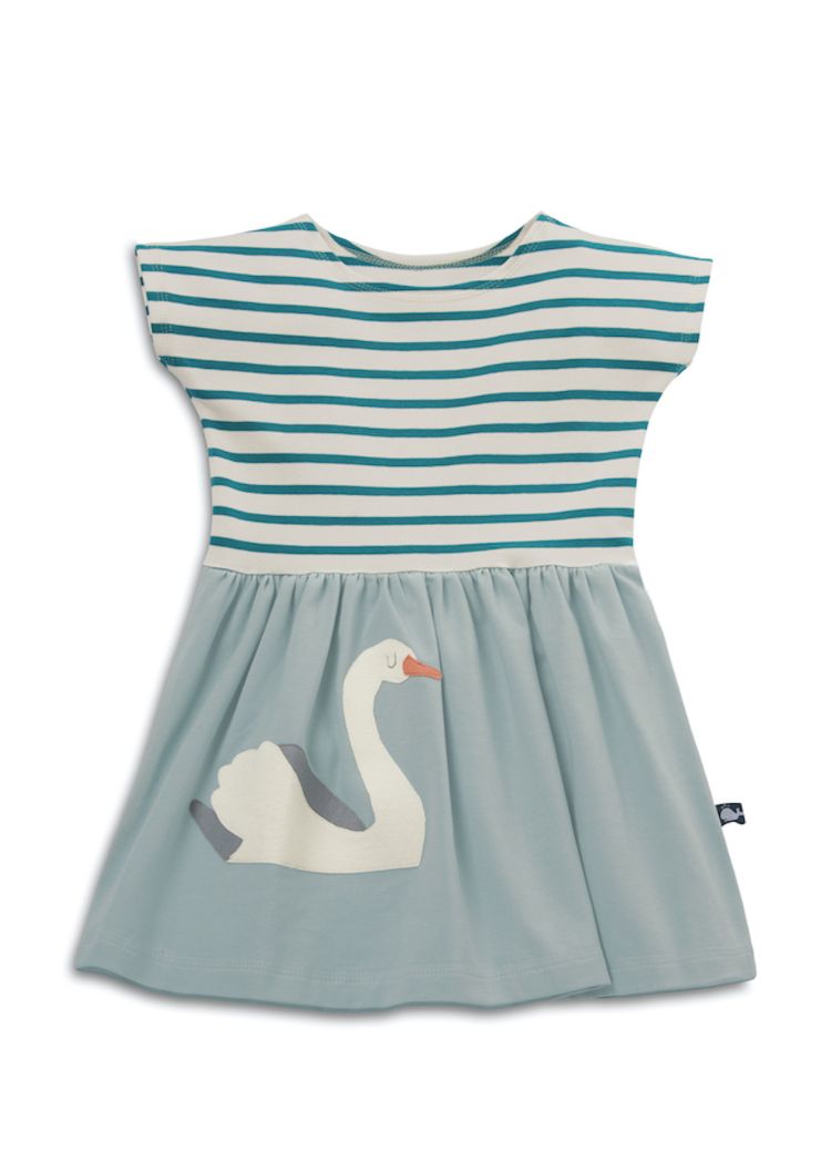 Sommerkleid für Mädchen aus Bio Baumwolle mit liebervollen Schwanmotiv - fair genäht von internaht in Dresden