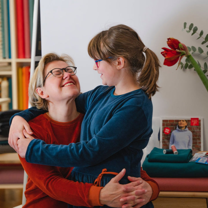 Pullover und Kleid aus Bio Nicki Velour aus 100% Biobaumwolle von Lebenskleidung