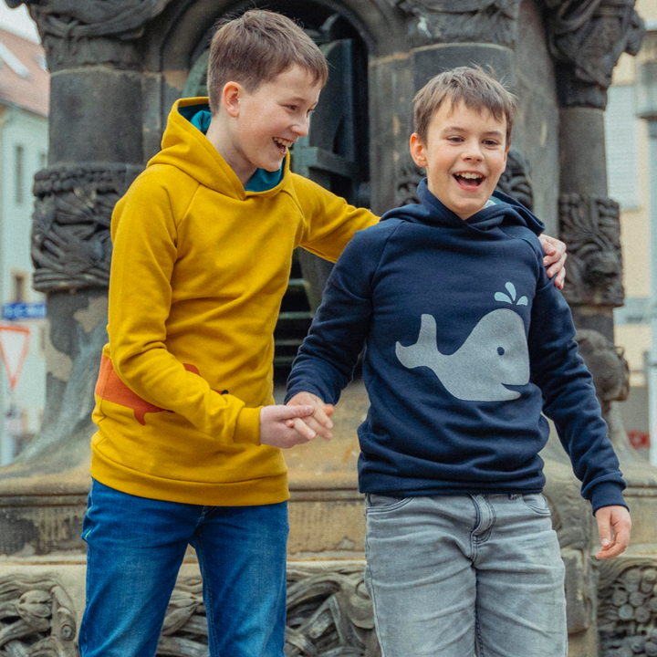 Senfgelber Dackel Pullover für Kinder und Hoodie Wal für Kinder aus 100% Biobaumwolle von internaht