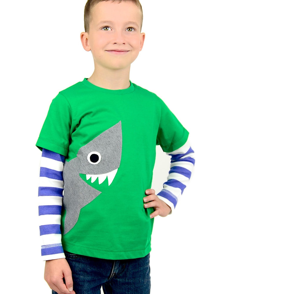 Kinder Langarmshirt mit Hai-Applikation aus 100% Biobaumwolle von internaht