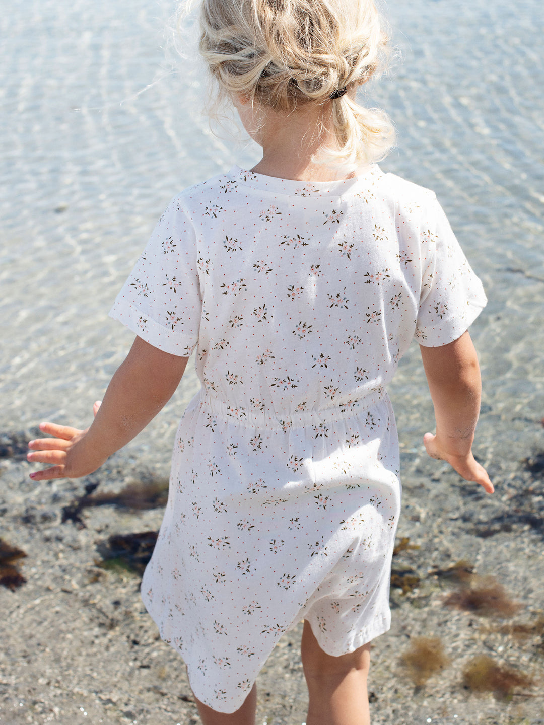 Fein geblümtes Jerseykleid für Mädchen Mini Bloom von Serendipity aus 100% Biobaumwolle