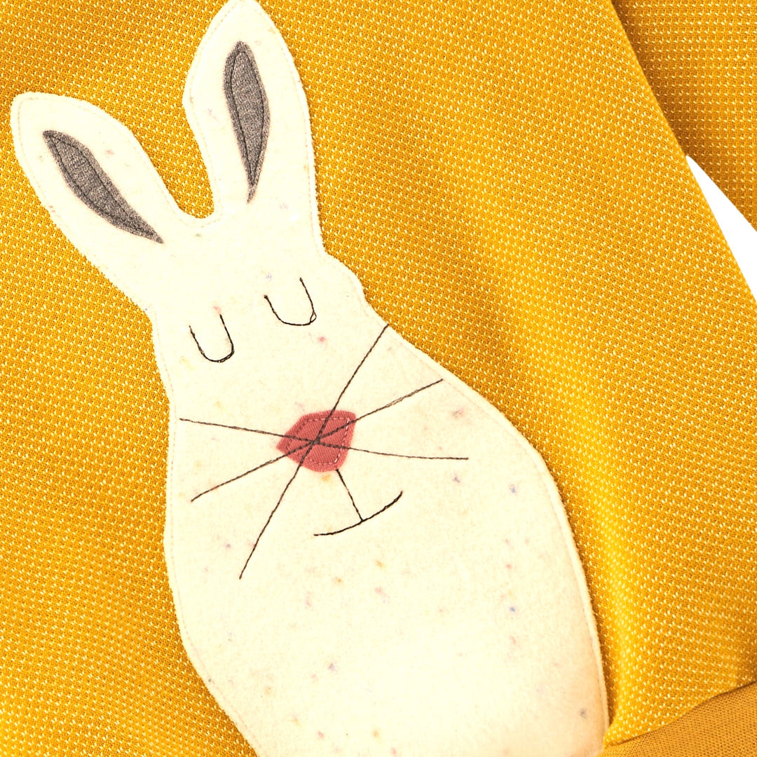 Applikation Hase für gelbes Kinder Sweatshirt aus 100% Bio Baumwolle von internaht