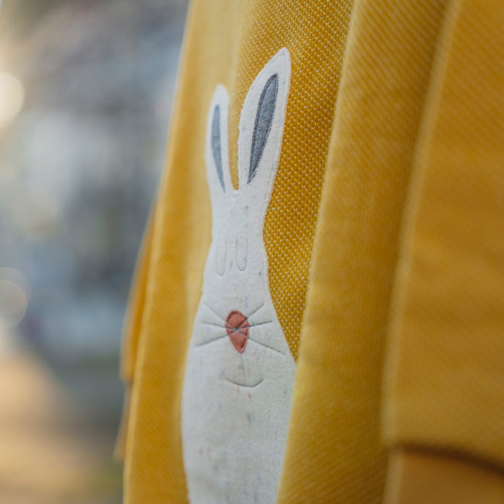 Applikation Hase für gelbes Kinder Sweatshirt aus 100% Bio Baumwolle von internaht