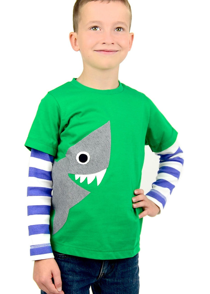 Langarmshirt für Kinder Jungen aus Bio Baumwolle mit Haifisch in Grün von internaht aus Dresden
