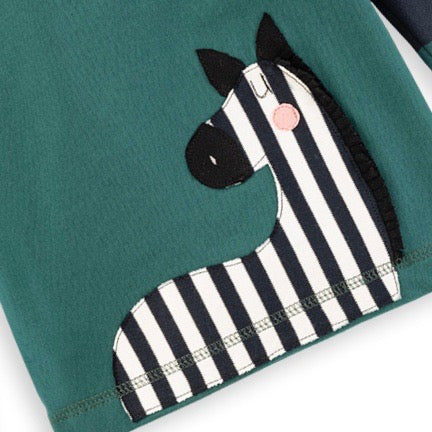 Grünes Langarmshirt mit hinreißender Zebra Applikation für Kinder aus Bio Baumwolle von internaht