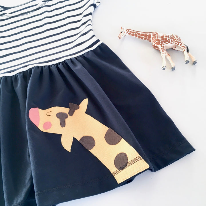 Detail Applikation Giraffe T-Shirt Kleid mit Applikation aus Bio Baumwolle von internaht