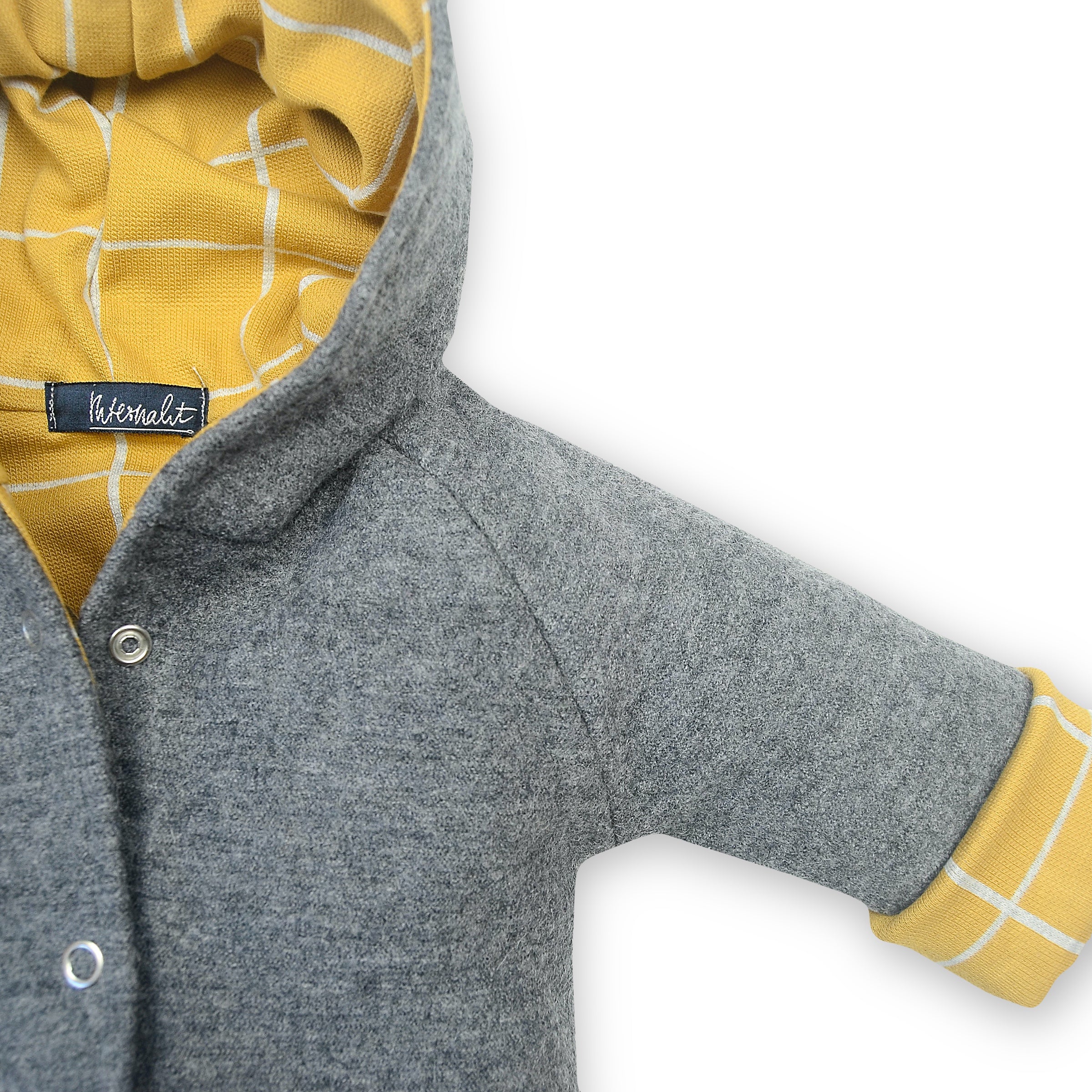 Wollwalkanzug Baby grau aus 100% Schurwolle mit senfgelben Futter aus 100% Biobaumwolle von internaht